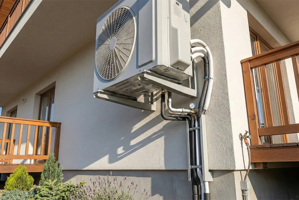 Wall-mounted heat pump